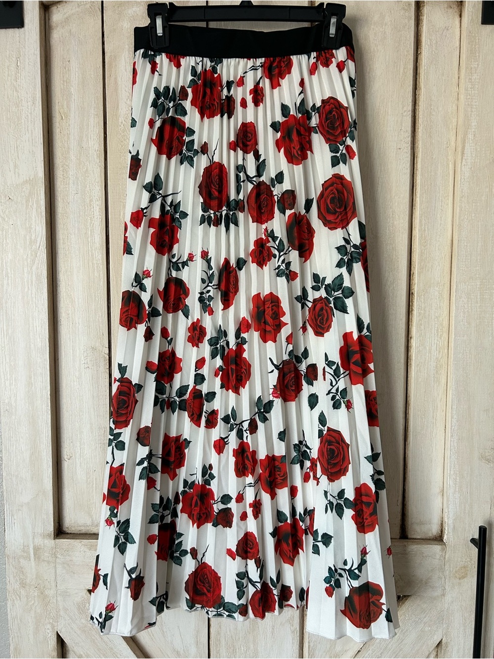 SHEIN White Pleated Maxi Skirt with Red Rose Print